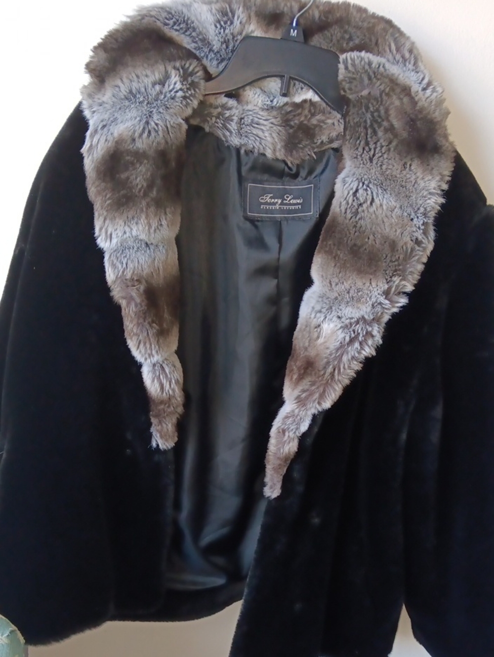 Like NewTerry Lewis Classic Luxuries Faux Fur Coat. Sz L
